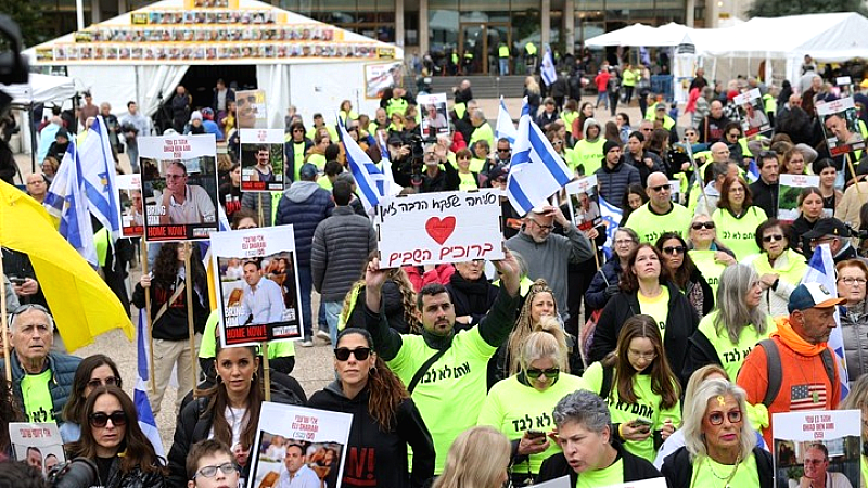 Παράδοση τριών Ισραηλινών ομήρων από τη Χαμάς στον Ερυθρό Σταυρό