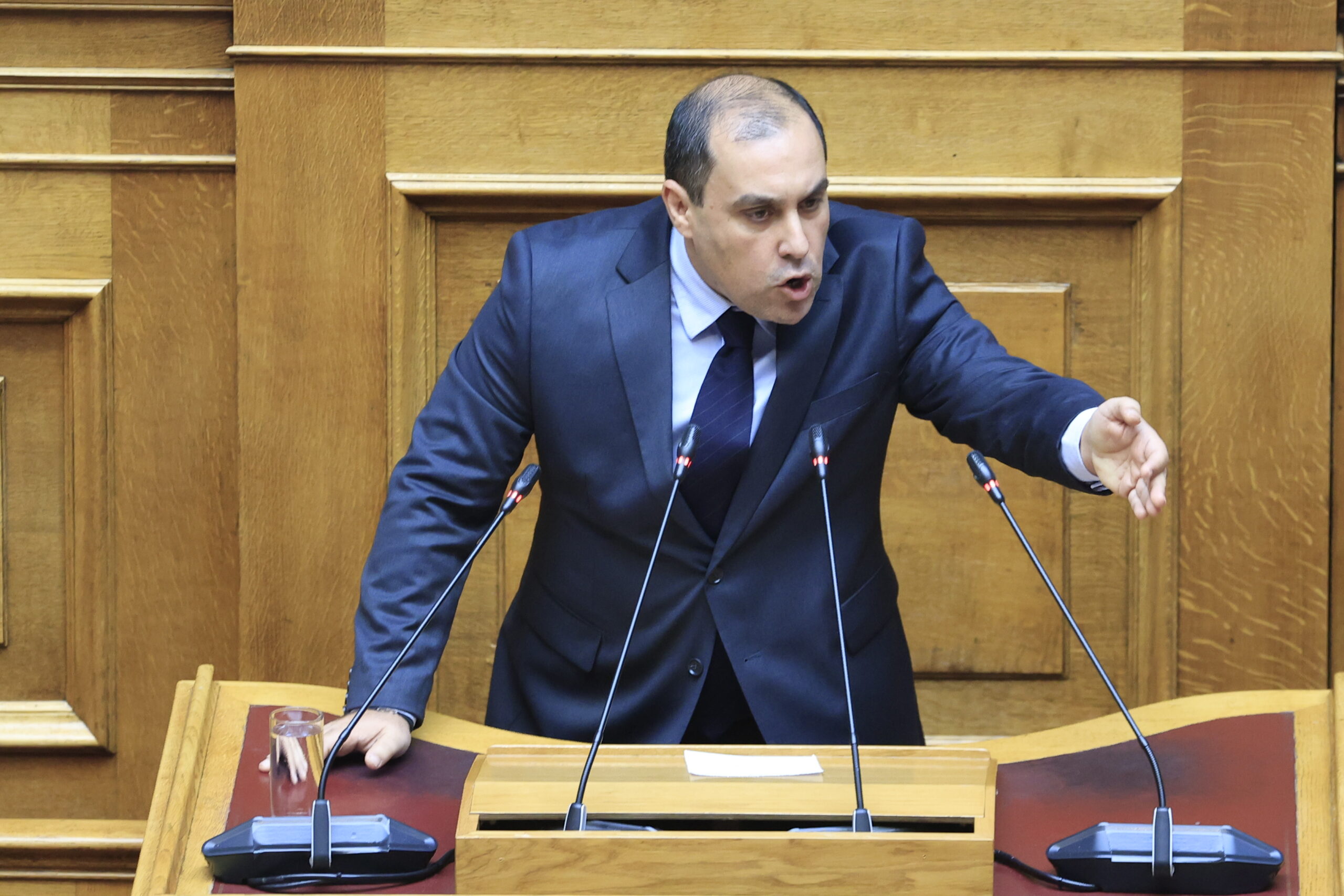 Κώστας Κατσαφάδος στην POLITIC: «Η Ευρώπη καλείται να απαντήσει»