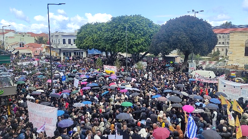 Συλλαλητήριο στα Χανιά για τη μνήμη των θυμάτων της τραγωδίας των Τεμπών