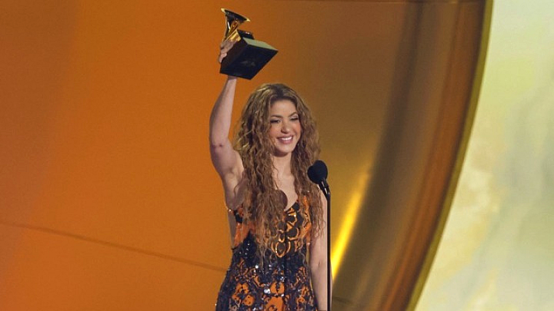 Η Shakira αφιέρωσε το Grammy σε όλους τους μετανάστες αδελφούς και αδελφές