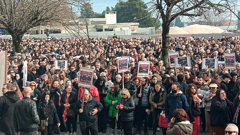 Ιωάννινα: Μαζική συγκέντρωση πολιτών με το σύνθημα «Δικαιοσύνη για τα Τέμπη»