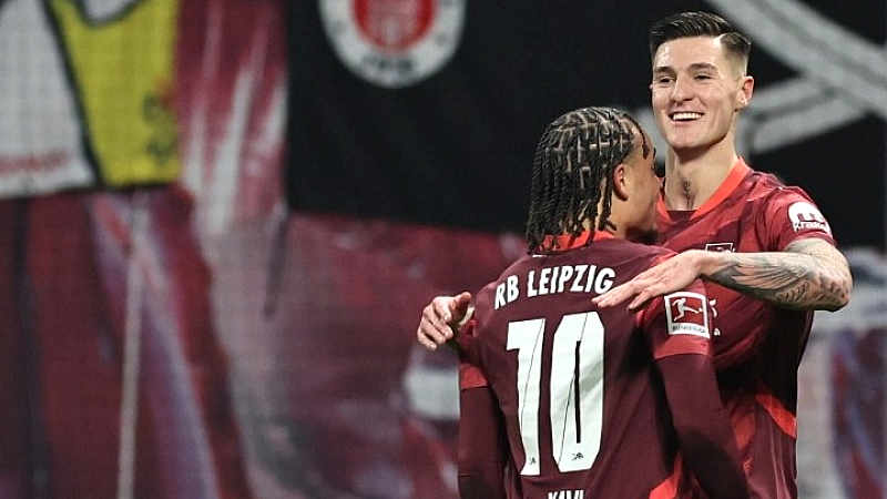 Η Λειψία διατηρεί τη θέση της στην κορυφή της Bundesliga