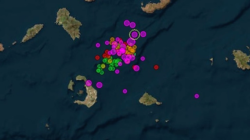 Ανησυχητική σεισμική δραστηριότητα: Πάνω από 200 δονήσεις σε 48 ώρες μεταξύ Σαντορίνης και Αμοργού