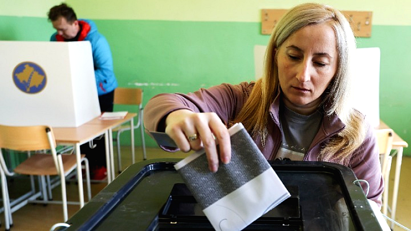 Βουλευτικές εκλογές Κοσόβου: Ο Αλ. Κούρτι αναδεικνύεται νικητής, αλλά χωρίς αυτοδυναμία