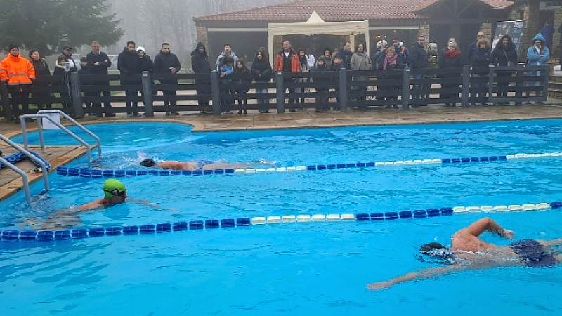 Εντυπωσιακή συμμετοχή στο 1ο Ice Swimming Event στον Χολομόντα