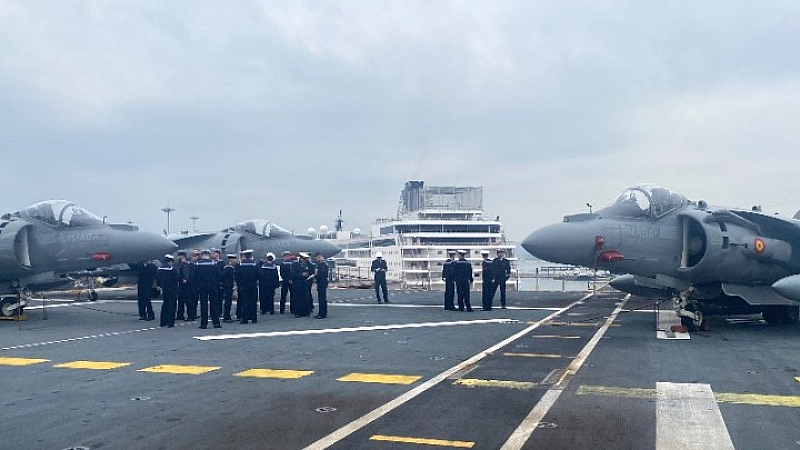 Φτάνει στον Πειραιά το ισπανικό αεροπλανοφόρο Juan Carlos I