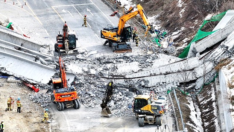 Δραματική κατάρρευση γέφυρας στη Νότια Κορέα: Δύο νεκροί και πέντε τραυματίες