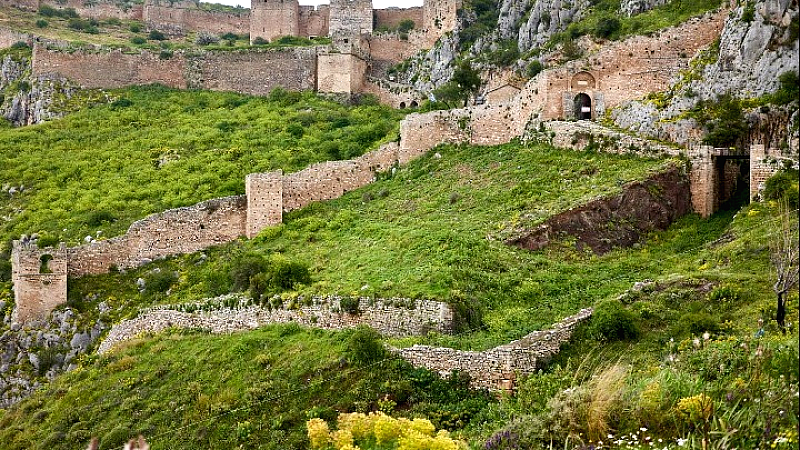 Προστασία και ανάδειξη του Κάστρου του Ακροκορίνθου: Νέα έργα από το ΥΠΠΟ