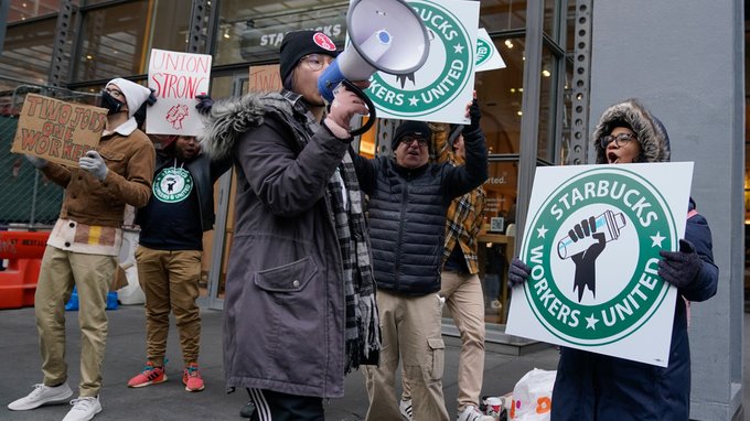 Starbucks: Νίκη του συνδικάτου Workers United και βήμα προς τη σύναψη συλλογικών συμβάσεων