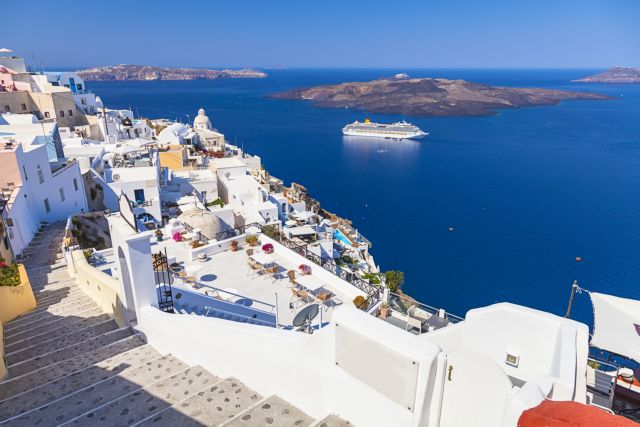 Σε επιφυλακή οι ξενοδόχοι της Σαντορίνης: Χωρίς αντίκτυπο οι σεισμικές δονήσεις από τους tour operators