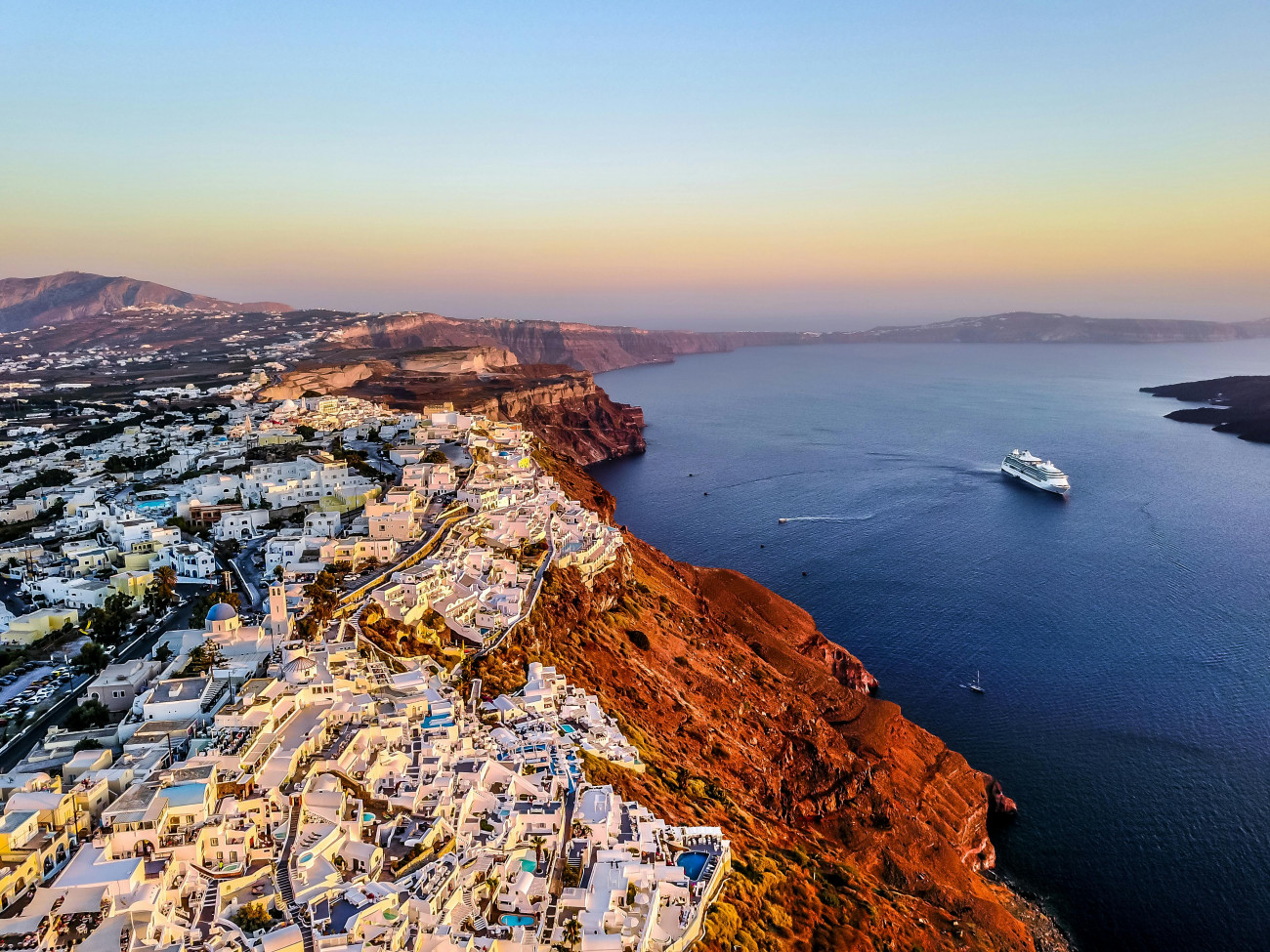 Αναστάτωση στη Σαντορίνη: Παγκόσμια κάλυψη για την σεισμική δραστηριότητα