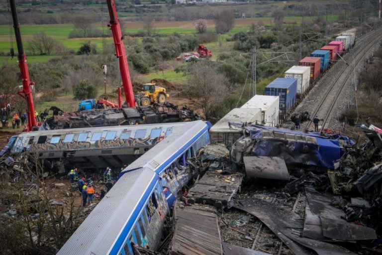 Αντιπαράθεση για τα Τέμπη: Οι θέσεις Βούλτεψη, Πάνα και Μπάρκα