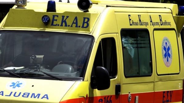 Σοβαρό τροχαίο στον Πειραιά: Σύγκρουση μηχανής με τραμ και τραυματισμός