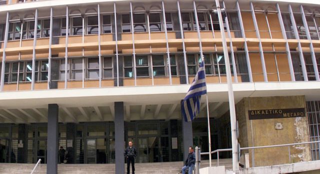 Θεσσαλονίκη: Στη φυλακή ο 16χρονος για την επίθεση στον αδελφό του – Οι λεπτομέρειες από την απολογία του