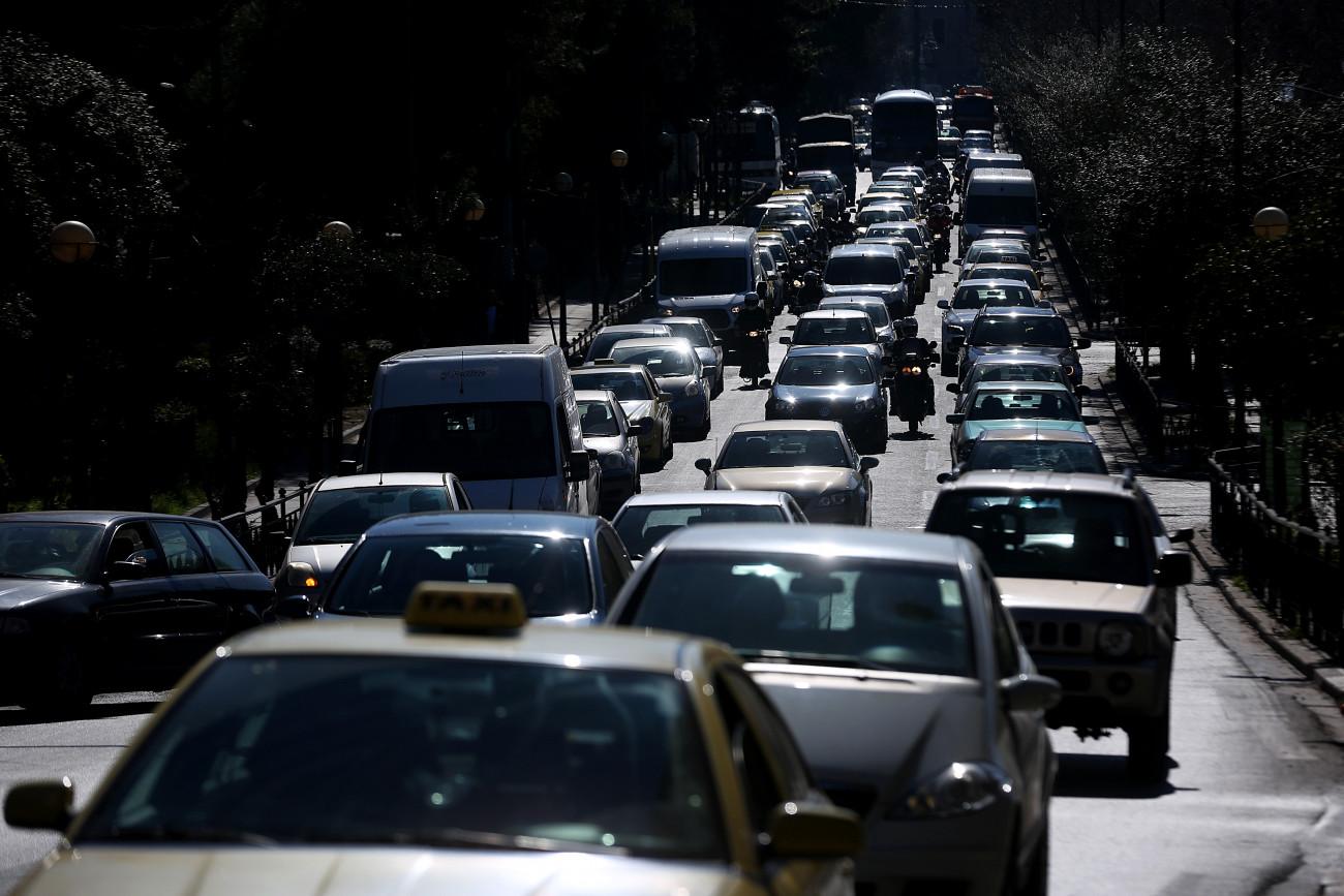 Κίνηση: Σημαντικές καθυστερήσεις στην κυκλοφορία οχημάτων στην Αθήνα – Πού εντοπίζονται τα προβλήματα