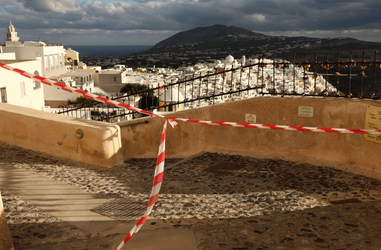 Κώστας Παπαζάχος: Η κοινωνία πρέπει να προσαρμοστεί στη σεισμική δραστηριότητα στη Σαντορίνη