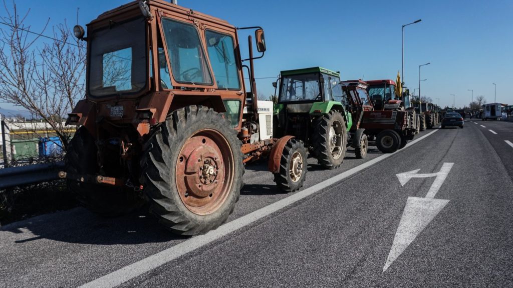 Αγρότες: Συμβολικός αποκλεισμός του δρόμου Νάουσας – Σκύδρας στην Κεντρική Μακεδονία