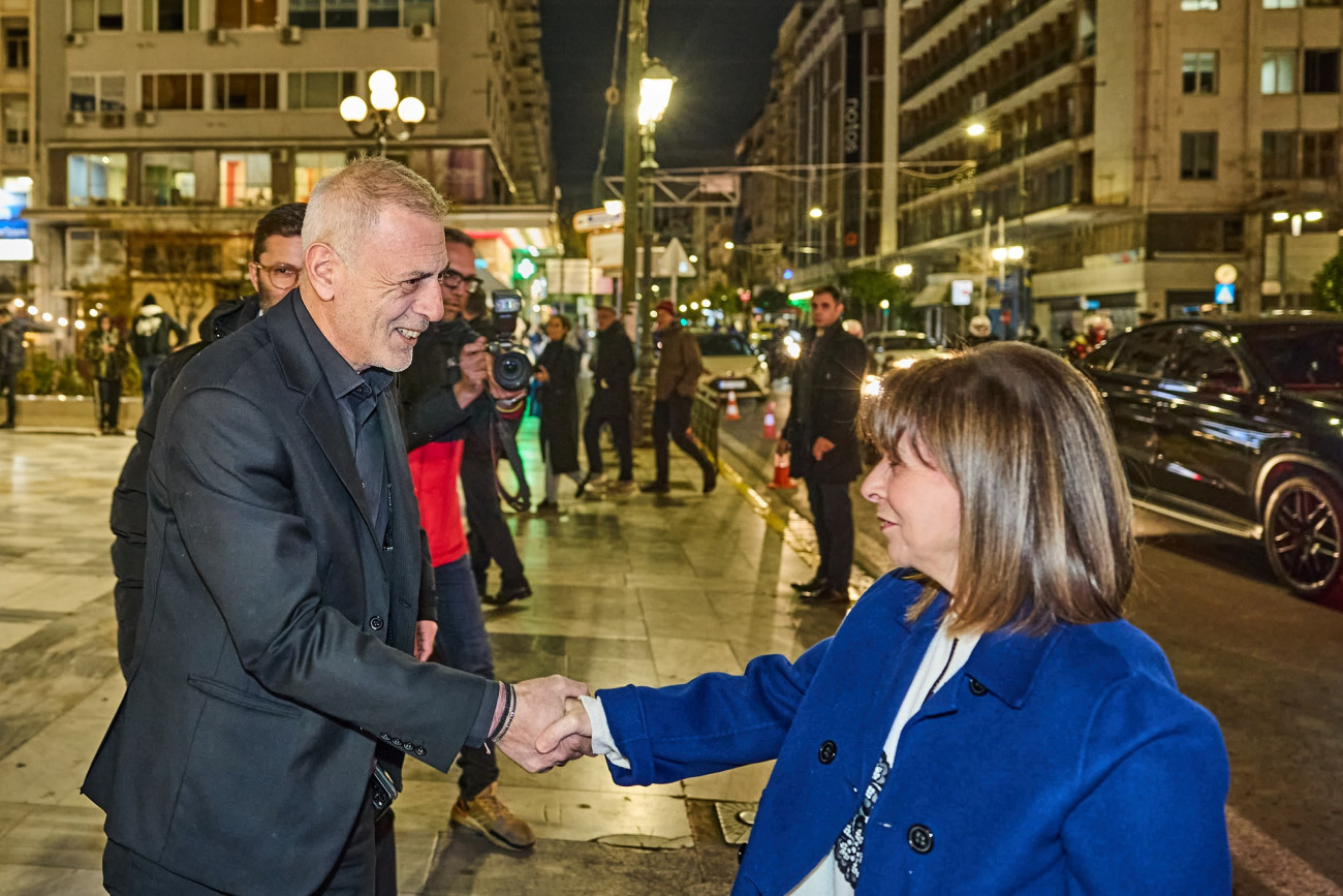 Υποδοχή της Προεδρού της Δημοκρατίας από τον δήμαρχο Πειραιά στο Δημοτικό Θέατρο