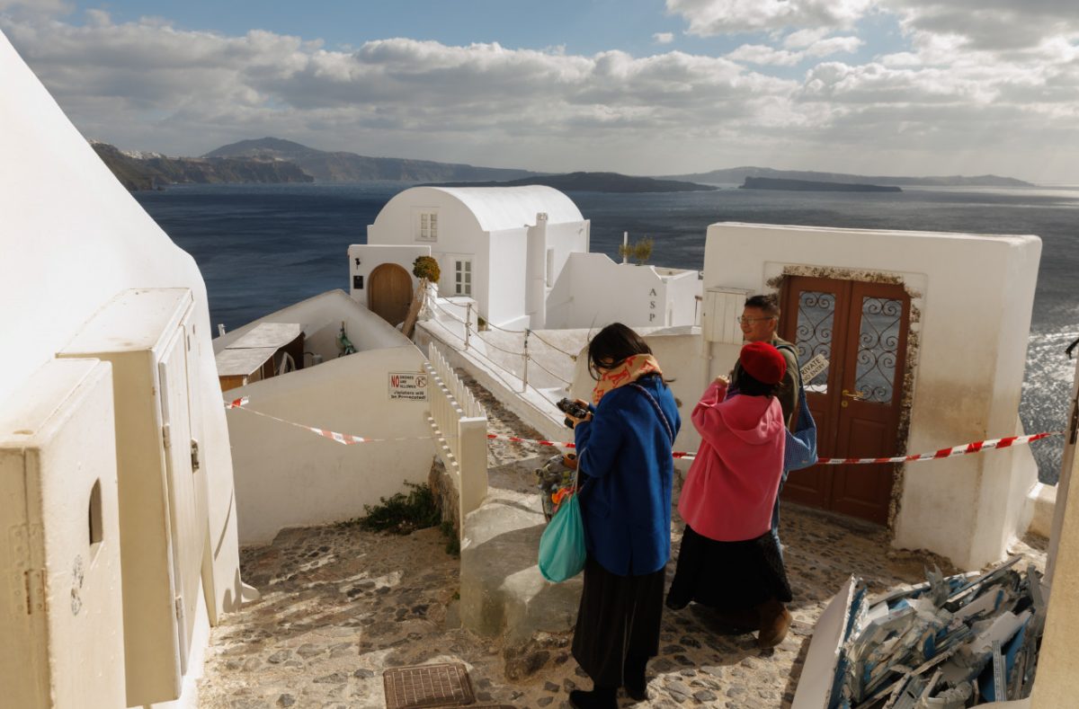 Σαντορίνη: Κούραση, ανασφάλεια και αβεβαιότητα κυριαρχούν στο νησί