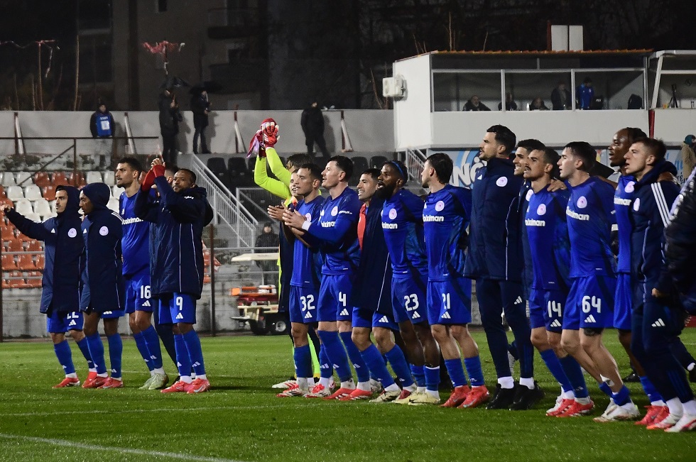 Η θέρμη των φιλάθλων του Ολυμπιακού ενθουσίασε τον Μεντιλίμπαρ και τους παίκτες στις Σέρρες (vid)