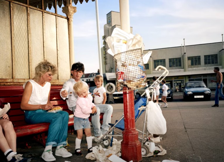 Martin Parr: Ο εμπνευσμένος φωτογράφος της τραγικωμικής Βρετανίας