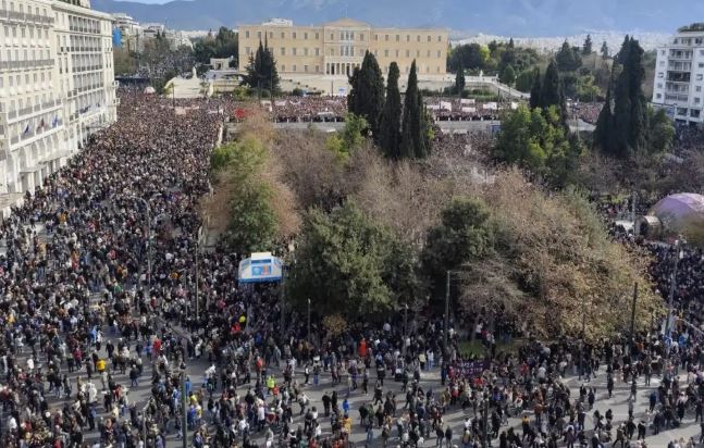 Γνωστοί καλλιτέχνες θα σιωπήσουν στις 28 Φεβρουαρίου, τιμώντας τη μνήμη των θυμάτων της τραγωδίας των Τεμπών