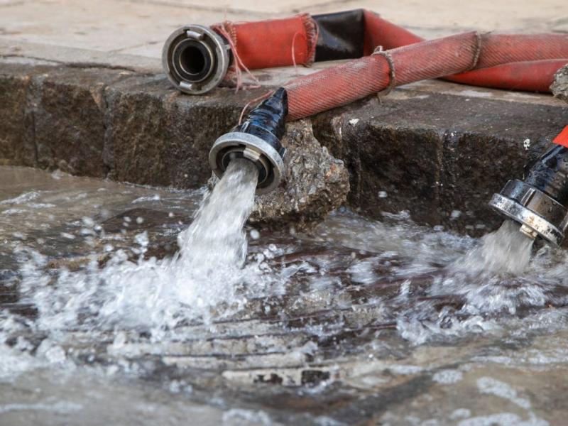 Παλαιό Φάληρο: Διακοπή κυκλοφορίας λόγω σπασμένου αγωγού της ΕΥΔΑΠ