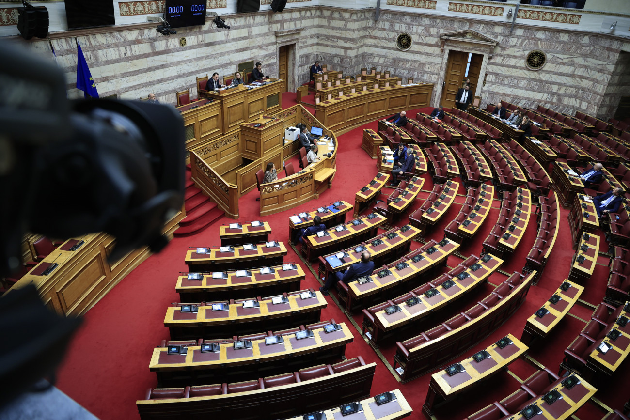 Δημοσκοπήσεις: Συνεχιζόμενη πτώση για τη ΝΔ και το ΠΑΣΟΚ, στην έκτη θέση ο ΣΥΡΙΖΑ