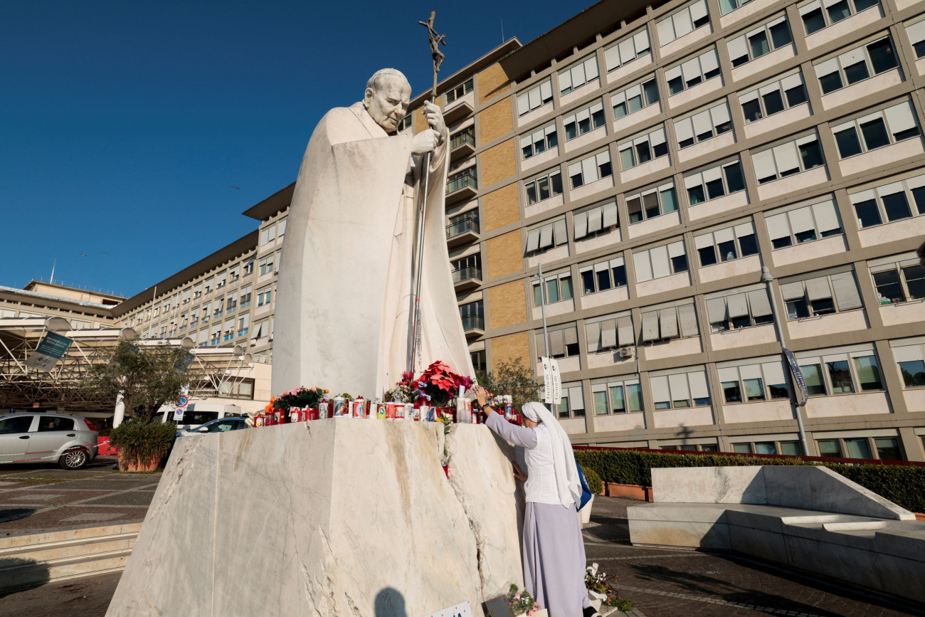 Πάπας Φραγκίσκος: Κρίσιμη αλλά σταθερή η κατάσταση της υγείας του