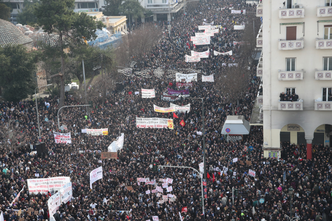 Συγκέντρωση χιλιάδων πολιτών στο συλλαλητήριο για τα Τέμπη στη Θεσσαλονίκη [Βίντεο]