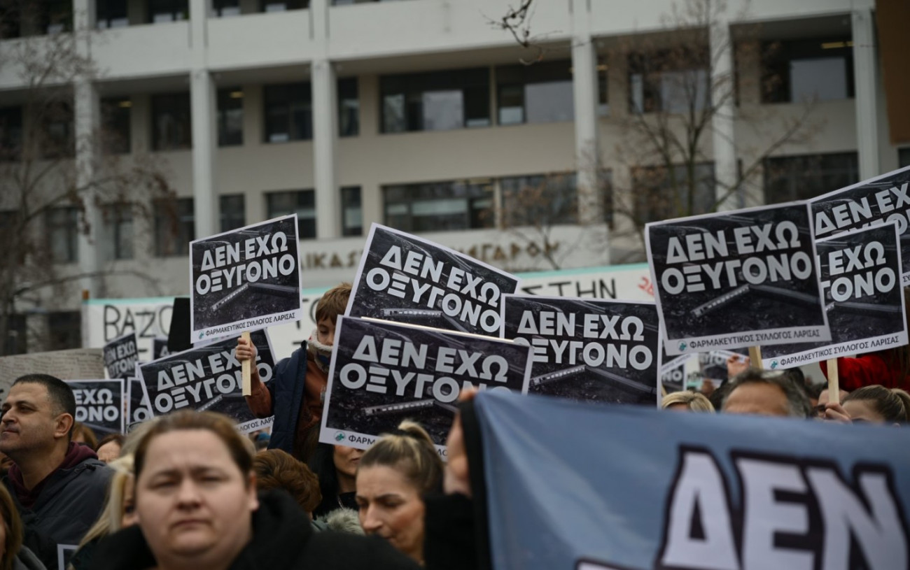 Τέμπη: Η απαίτηση για δικαιοσύνη δεν σβήνει – Χιλιάδες πολίτες σε όλη την Ελλάδα διαδηλώνουν