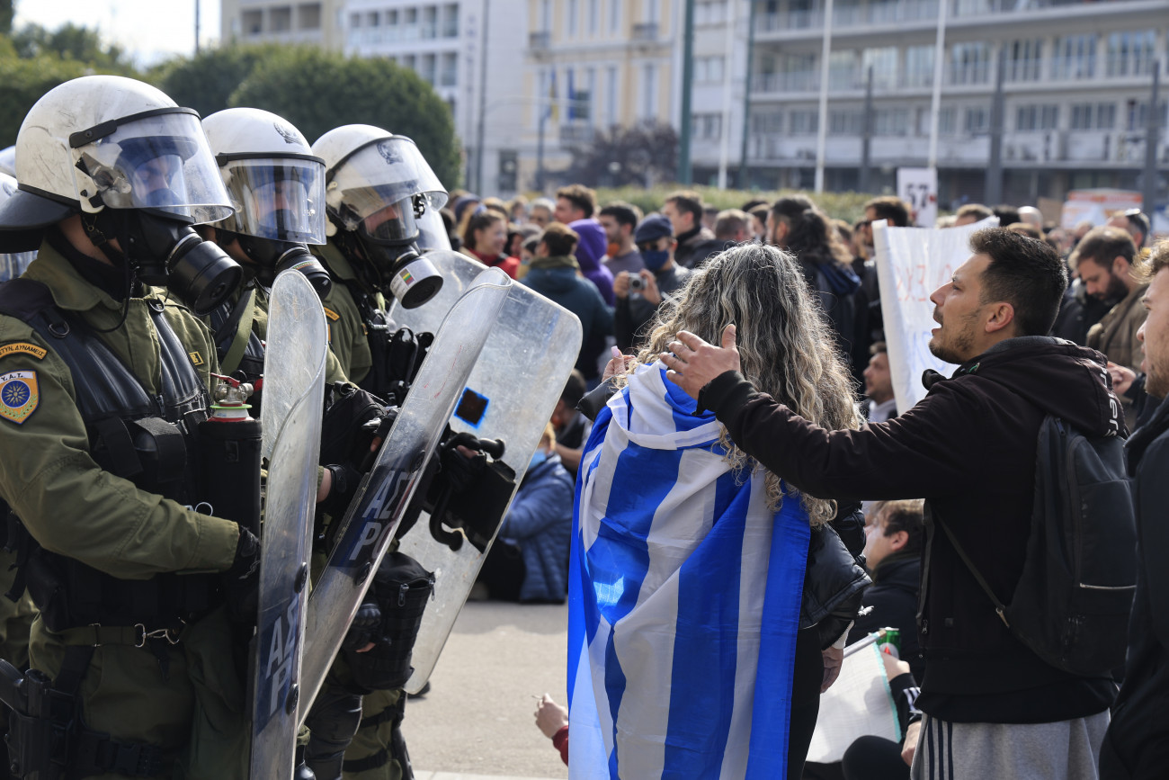 Τέμπη ΠΑΣΟΚ: Η βία ορισμένων κουκουλοφόρων δεν μειώνει τη σημασία των μεγάλων συλλαλητηρίων