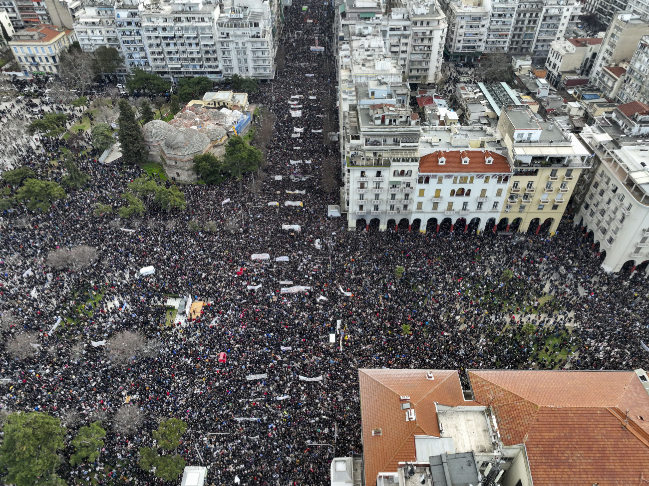 Εντυπωσιακή συγκέντρωση για τα Τέμπη στη Θεσσαλονίκη: Βίντεο και φωτογραφίες από drone