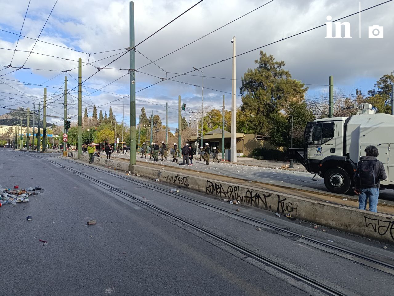 Σύνταγμα: Προσπάθειες της αστυνομίας να διαλύσει την ειρηνική διαδήλωση