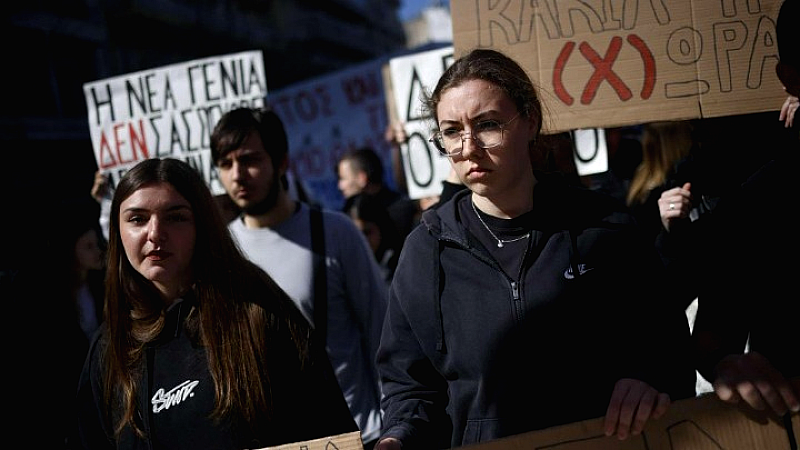 Σε εξέλιξη η συγκέντρωση μαθητών και φοιτητών στη μνήμη των 57 θυμάτων του δυστυχήματος των Τεμπών