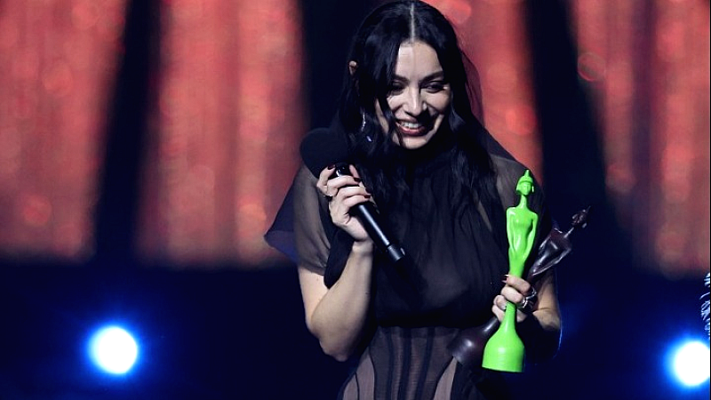 BRIT Awards 2025: Θρίαμβος της Charli XCX στα βρετανικά μουσικά βραβεία