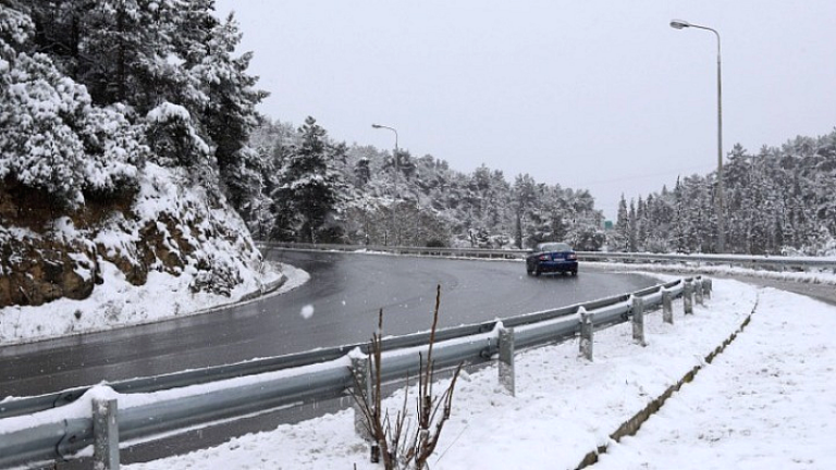 Χιονίζει στα ορεινά της Θεσσαλονίκης