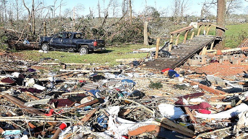 ΗΠΑ: Τουλάχιστον 40 νεκροί από τους ανεμοστρόβιλους και τις καταιγίδες που έπληξαν τη χώρα