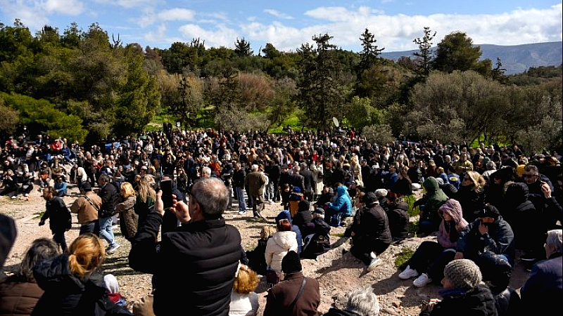 Εορτασμός Καθαράς Δευτέρας στον λόφο του Φιλοπάππου: Μια γιορτή παράδοσης για τους Αθηναίους