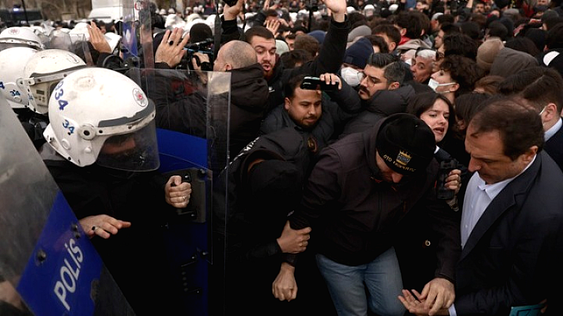 Εκρηκτικές διαδηλώσεις στην Τουρκία υπέρ του Εκρέμ Ιμάμογλου