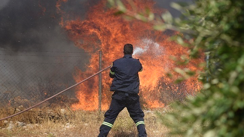 Οικονομικές συνέπειες από φωτιά στο Άγκιστρο που άφησε την περιοχή στο σκοτάδι