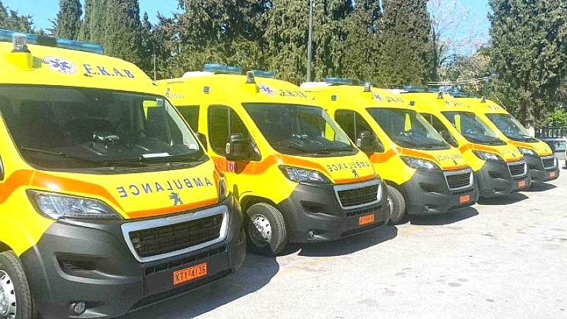 Απονομή 52 ασθενοφόρων και 8 Κινητών Μονάδων στο ΕΚΑΒ