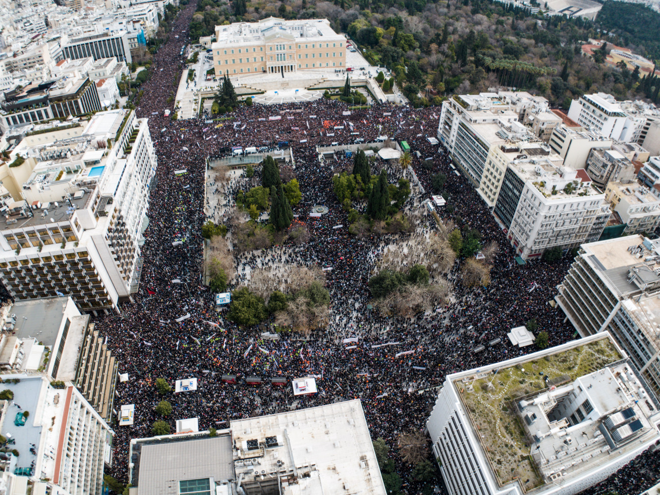 Τα συλλαλητήρια που διαμορφώνουν το μέλλον και η διαρκής κρίση νομιμοποίησης