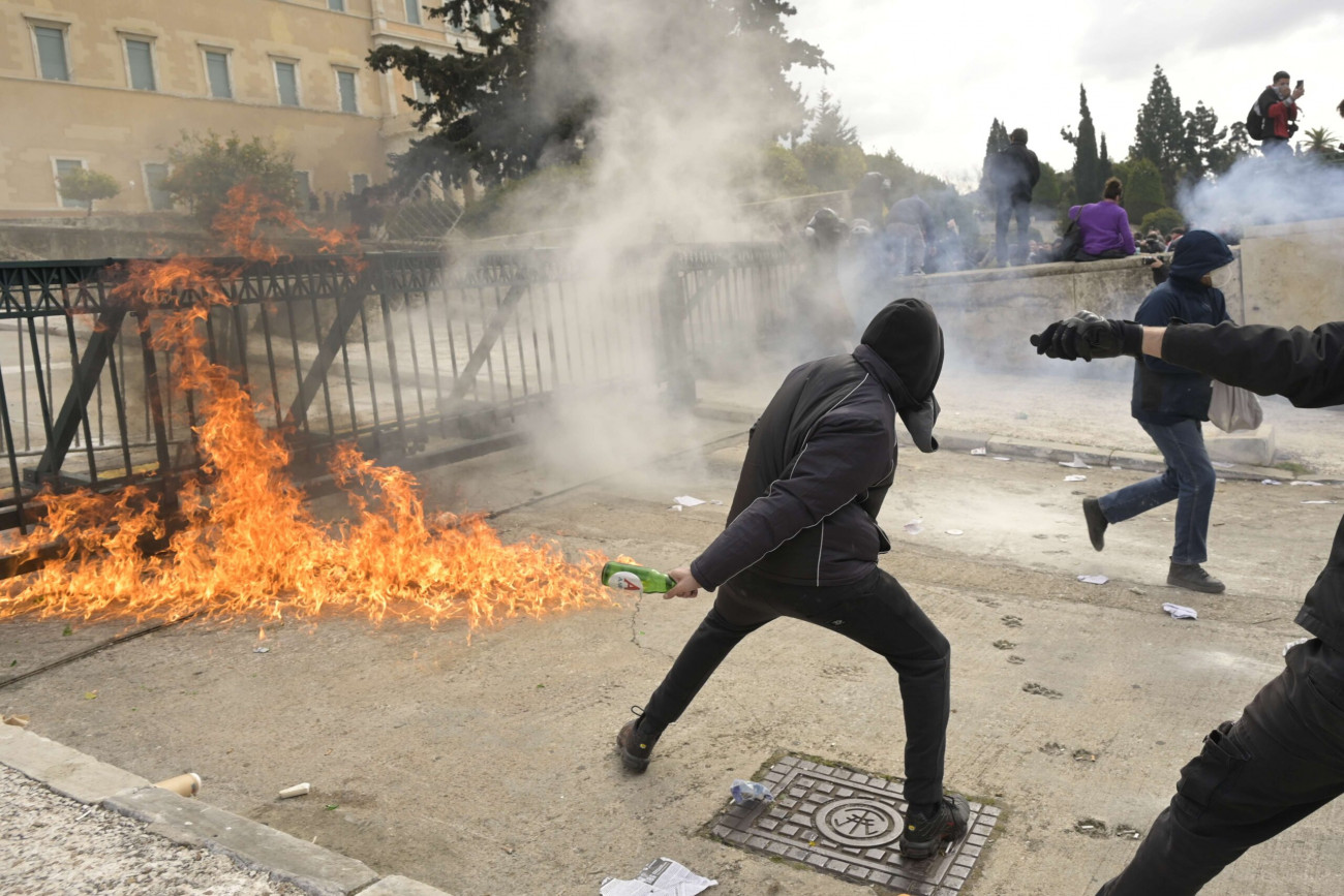 Ποινική δίωξη για σοβαρά αδικήματα στους συλληφθέντες των επεισοδίων στην Αθήνα