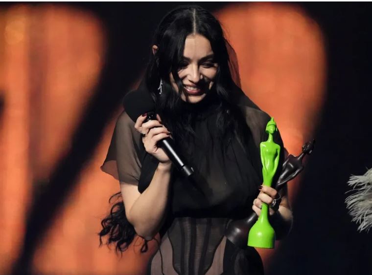 BRIT Awards 2025: Θρίαμβος για τη Charli XCX στα βρετανικά μουσικά βραβεία