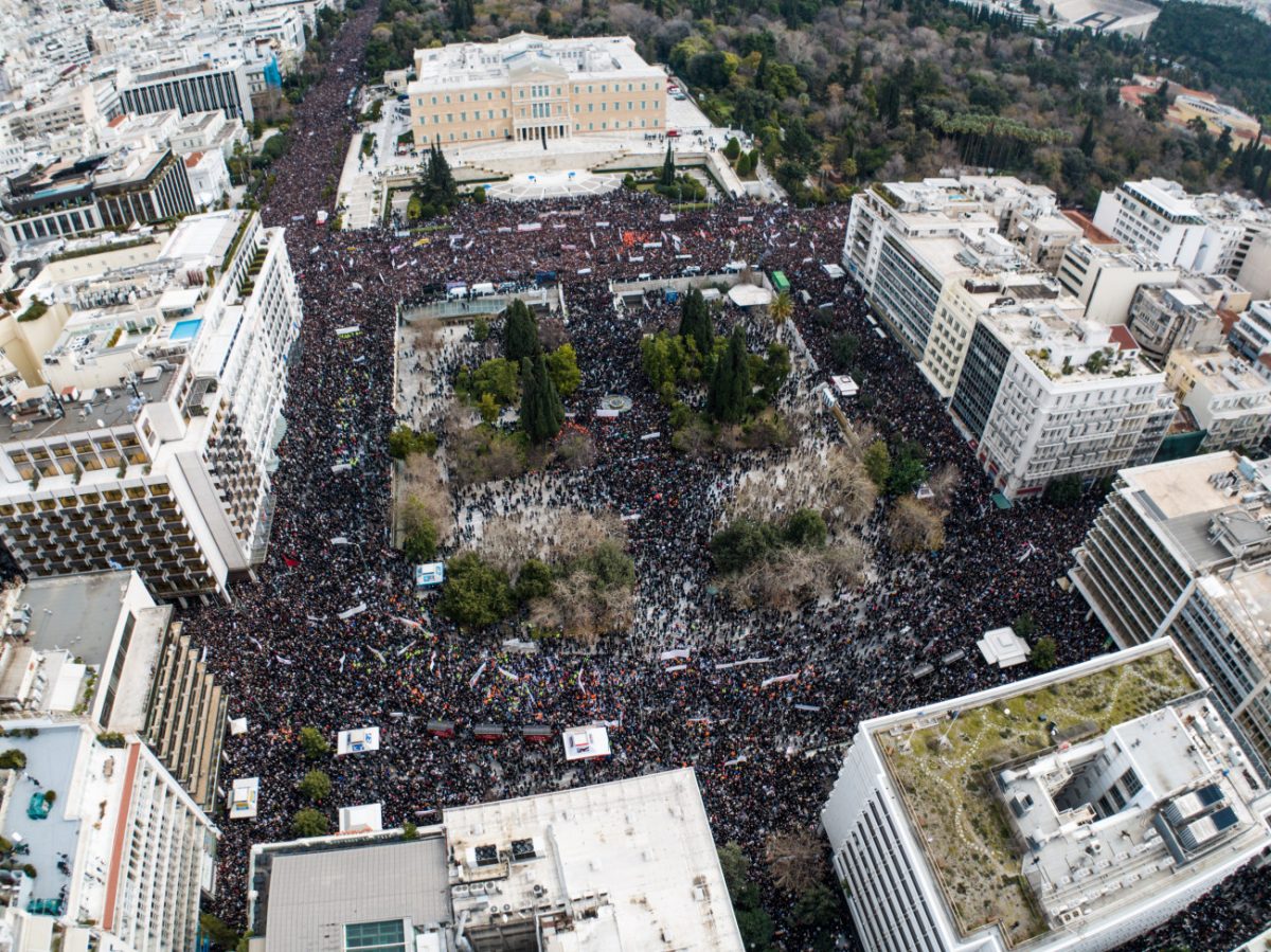 Κριτική από ΠΑΣΟΚ και ΣΥΡΙΖΑ κατά Μητσοτάκη μετά την ανάρτησή του για τα Τέμπη