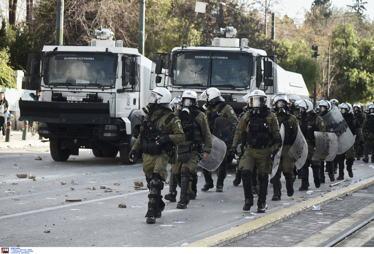 Όταν η αστυνομία μοιάζει με στρατό: Η ψυχολογία πίσω από τις στρατιωτικού τύπου στολές