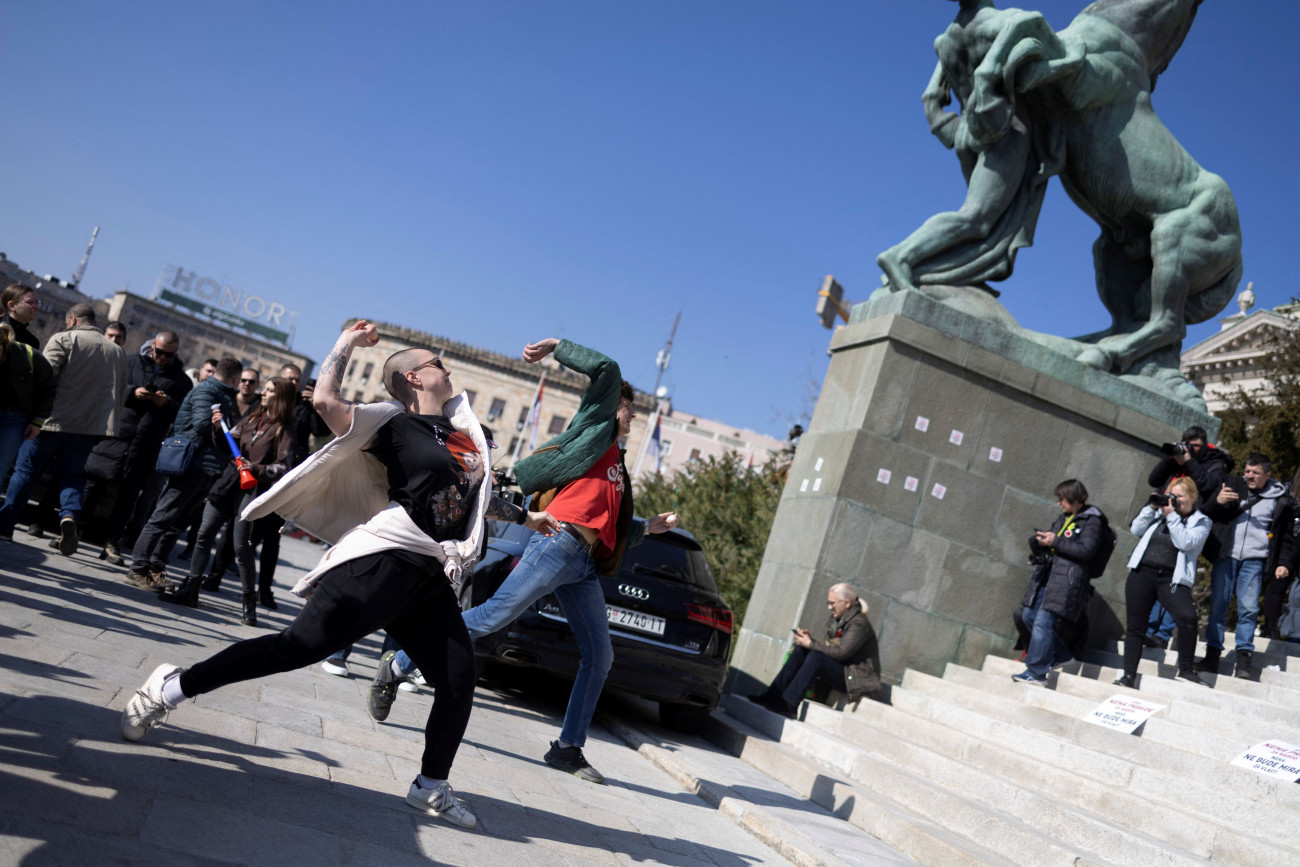 Σερβία: Φοιτητές και πολίτες ενώνουν τις δυνάμεις τους για γενική απεργία στο Νόβι Σαντ