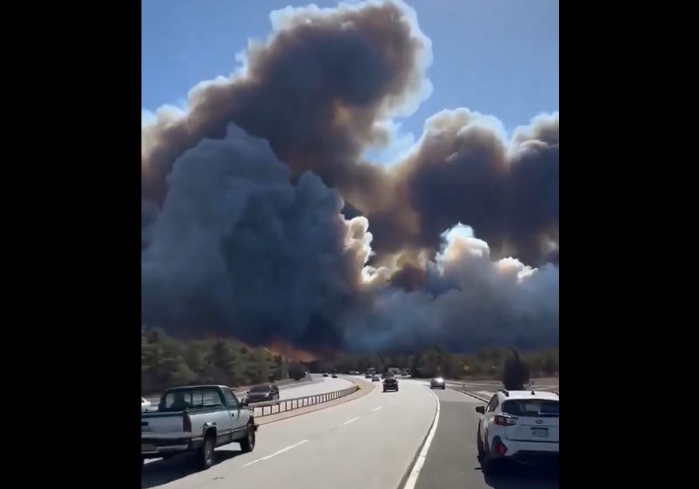 Φωτιά στα Χάμπτονς: Εκτάκτως κλειστή η Sunrise Highway λόγω επικίνδυνων συνθηκών