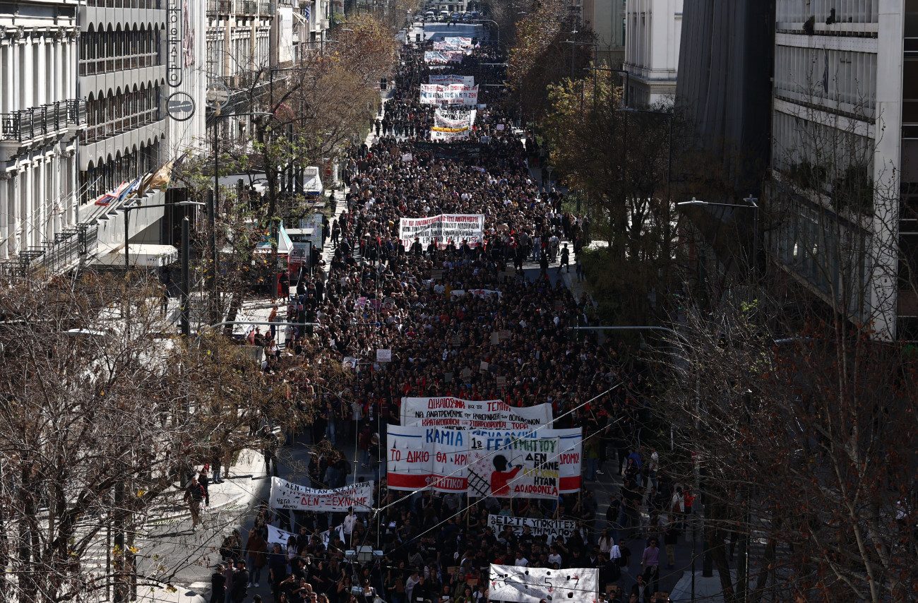 Το πολιτικό εκκρεμές στην Ελλάδα: Οι επιπτώσεις του δυστυχήματος στα Τέμπη